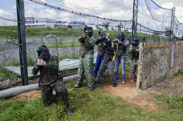 hráči paintballu